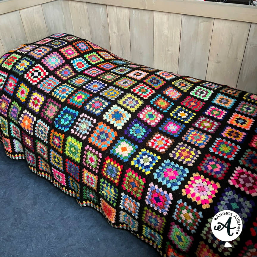 een klassieke granny square deken 180 klein