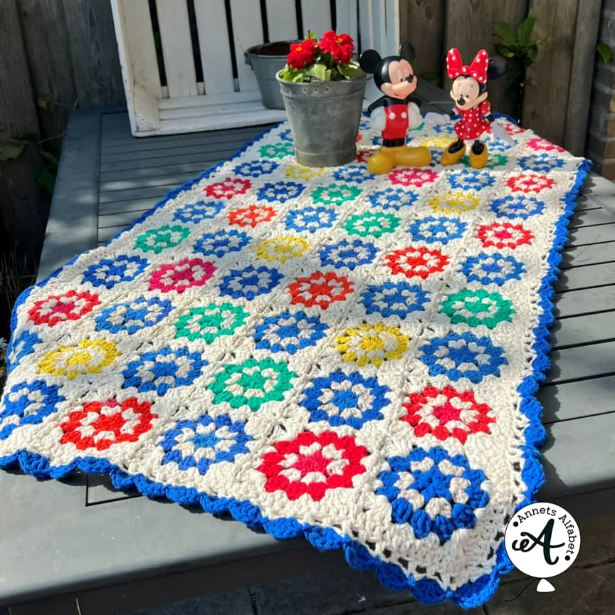 een granny square tuintafelkleed - haakblog 184